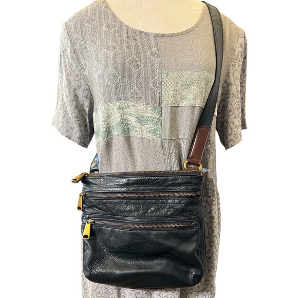 Fossil Explorer Crossbody Bag Purse Leather Black Travel Preppy School Compact - Picture 1 of 10